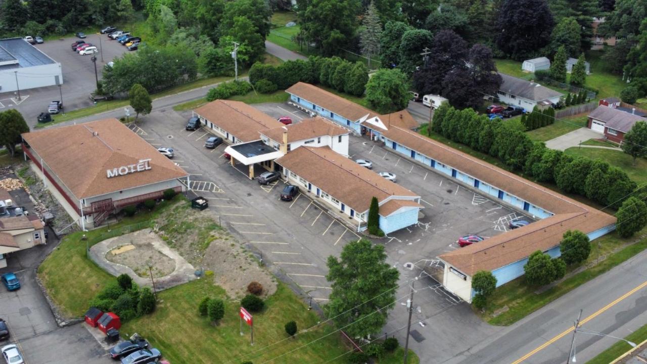 Parkway Inn Vestal Exterior photo