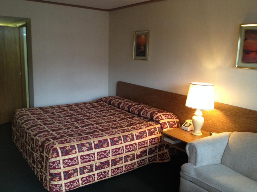 Parkway Inn Vestal Exterior photo
