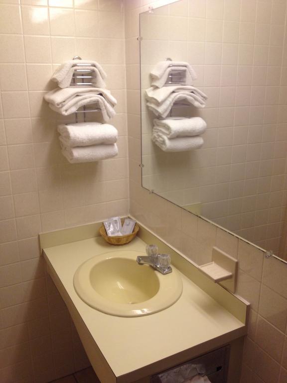 Parkway Inn Vestal Room photo