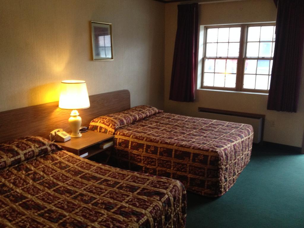 Parkway Inn Vestal Room photo
